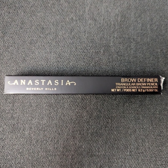 Anastasia Beverly Hills Brow Definer in Dark Brown - Picture 7 of 12